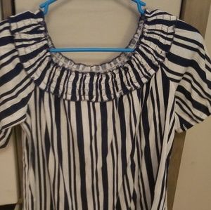 Off shoulder short sleeves top.
